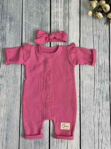 Купить оптом 336-Ф. Комбинезон с повязкой для девочки из муслина, хлопок 100%, размеры 56,62,68, фуксия во Владивостоке